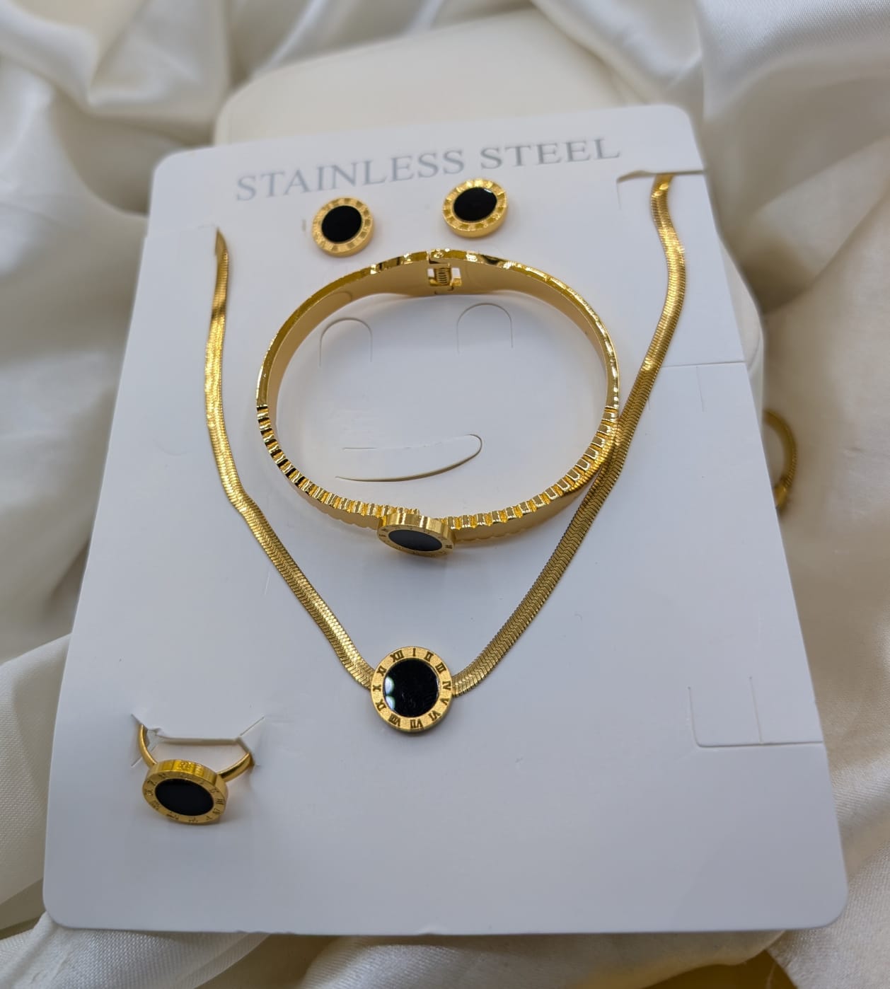 Gold Stainless Steel Black Clover Jewelry Set (Round)